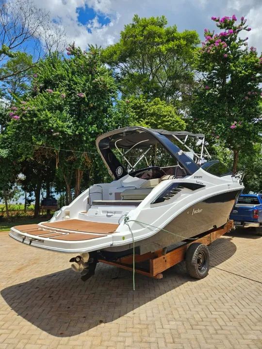 Focker 272 GTC - 2019 x1 Mercruiser 300 HP ñ Phantom Cimitarra Armada Triton Nx Fs