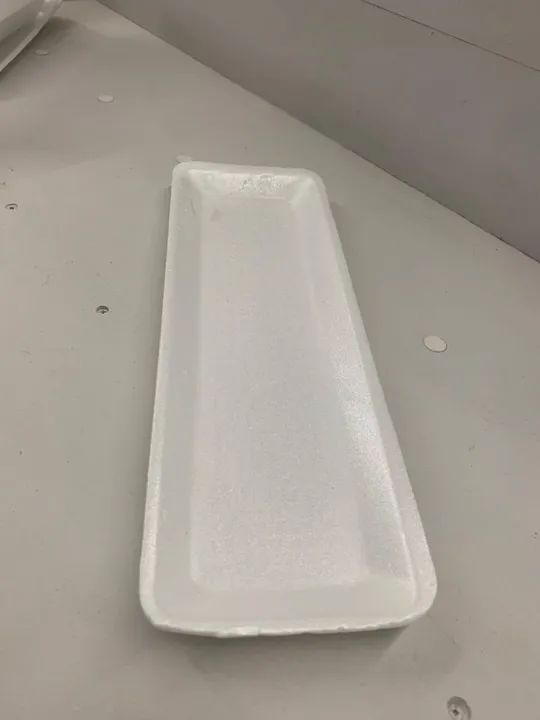 Bandeja branca de isopor - Foto 3