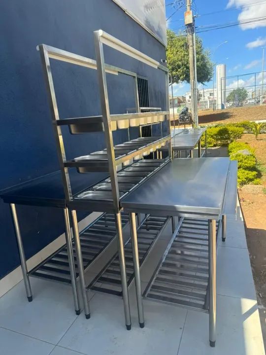 Mesa de Montagem com 21 cubas em aço inox