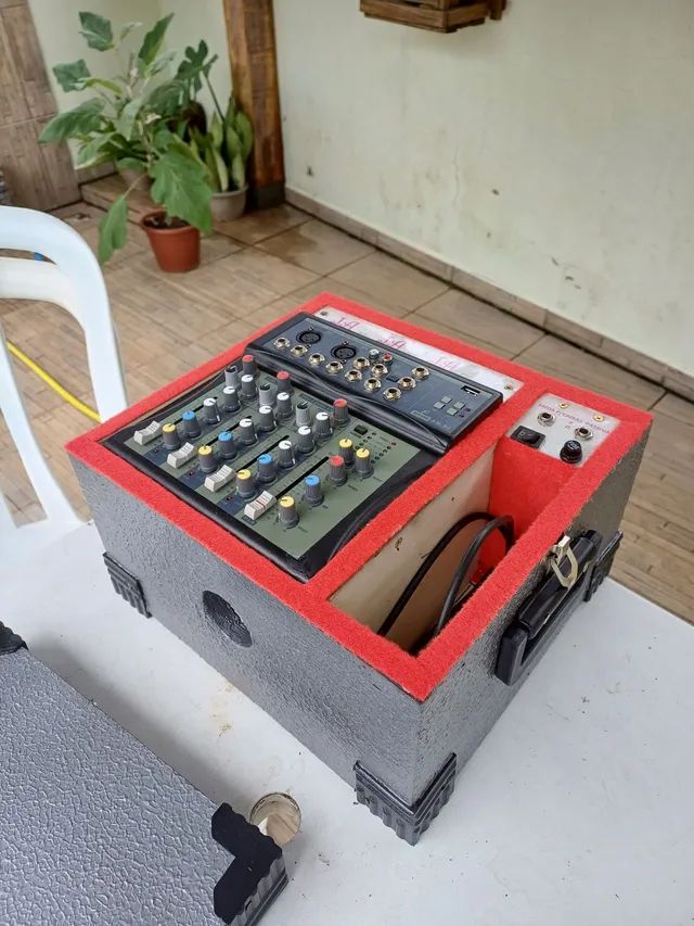 Pra músicos de barzinho- mesa de som amplificada 4 canais - Foto 4