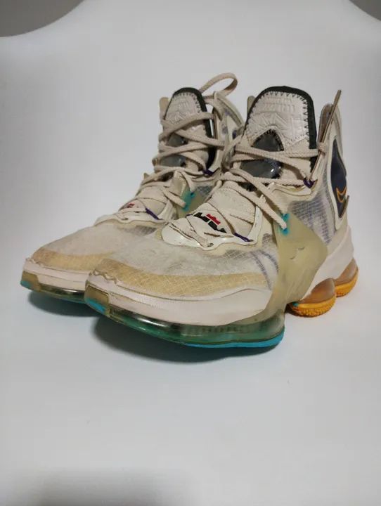 LeBron XIX / LeBron 19