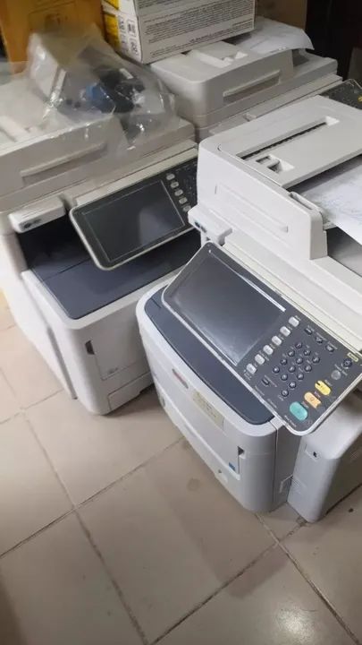 multifuncional laser led colorida  A4 Duplex oki mc780 usado testada e passando folha