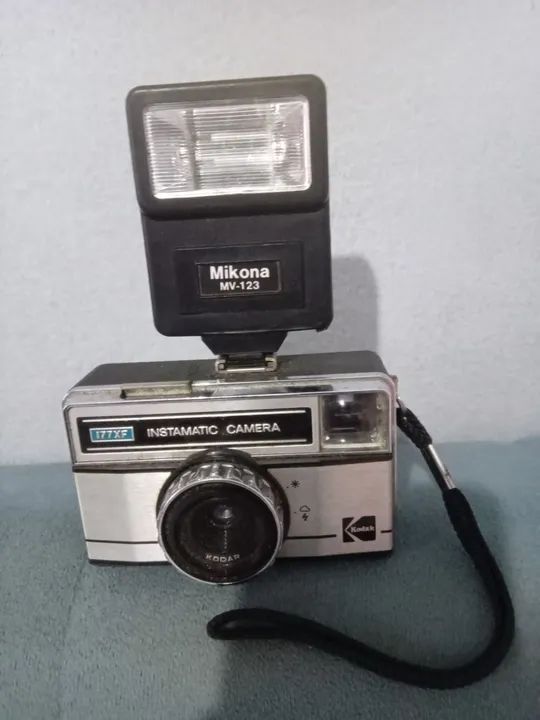 Câmera Instamatic Kodak com Flash Mikona MV-123