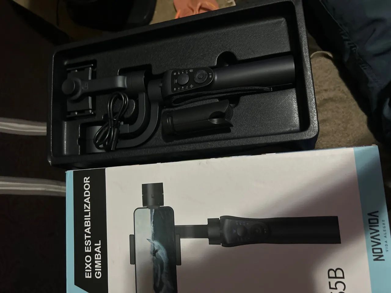Vendo estabilizador Gimbal para celular e câmera. Ou troco por caixa da JBL
