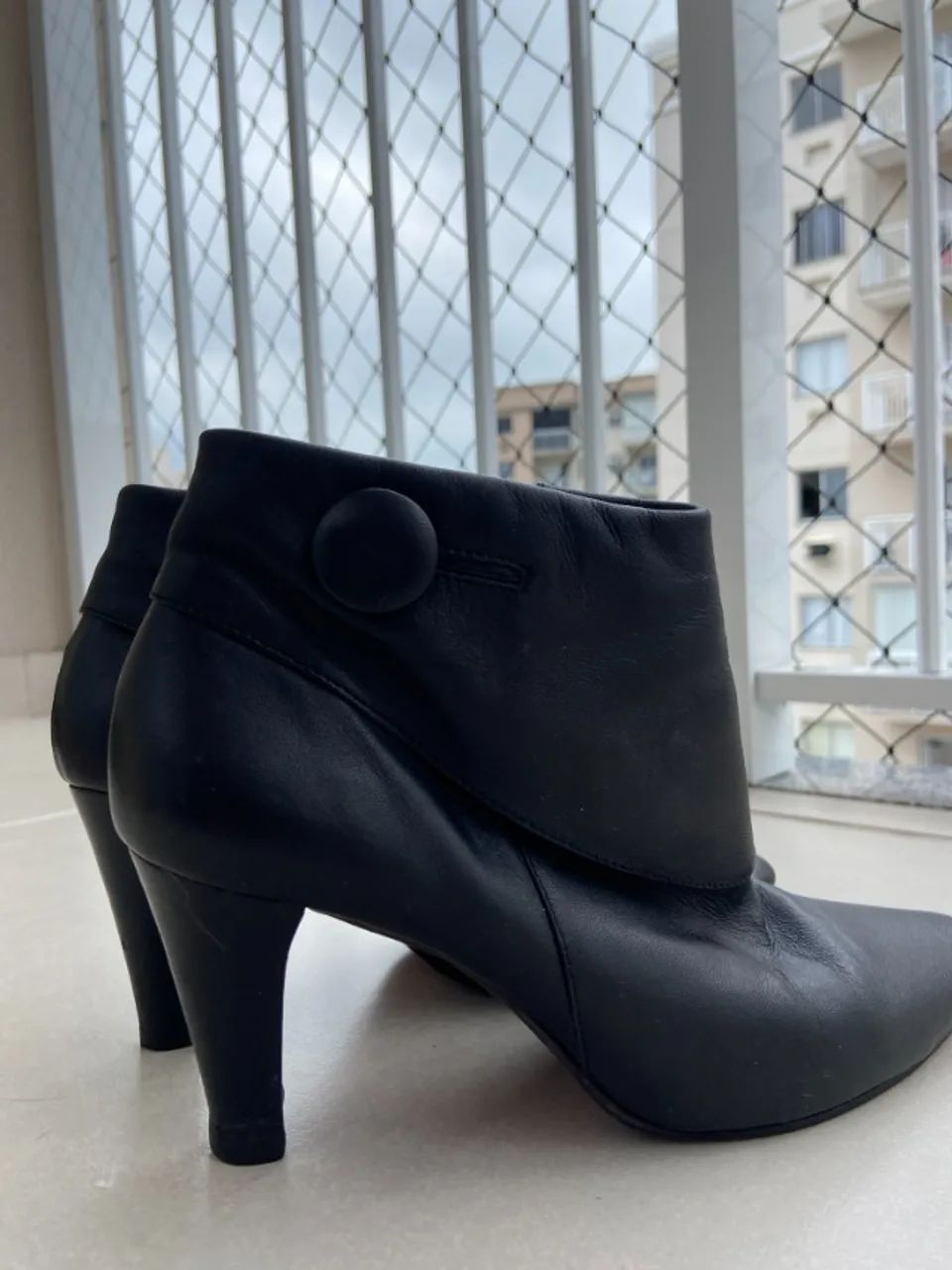 Bota feminina de couro (usada)