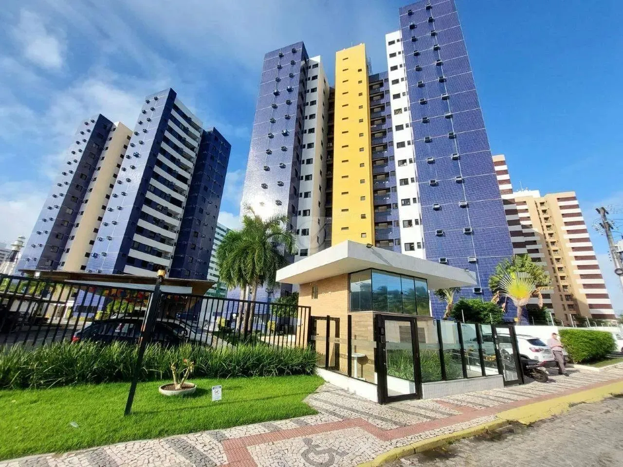 VENDA - Apartamento no Condomínio Via Farol com 3 quartos sendo 1 suíte e 2 vagas de garag