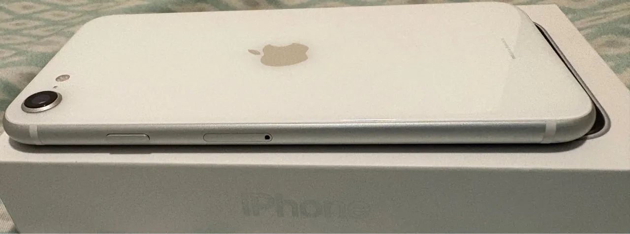 iPhone SE 2 geração 64Gb branco na caixa