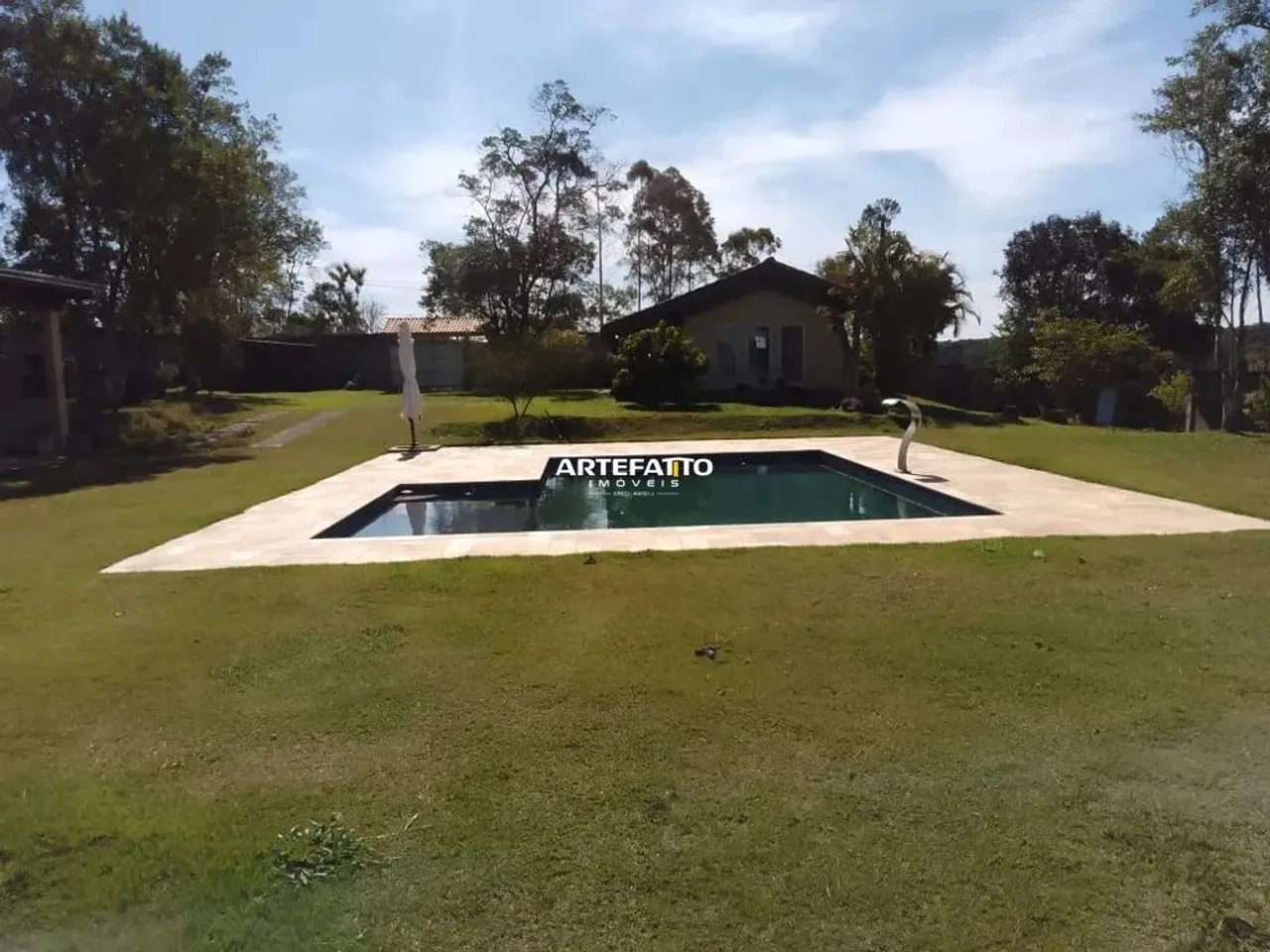 Sitio com Piscina - Todo Murado