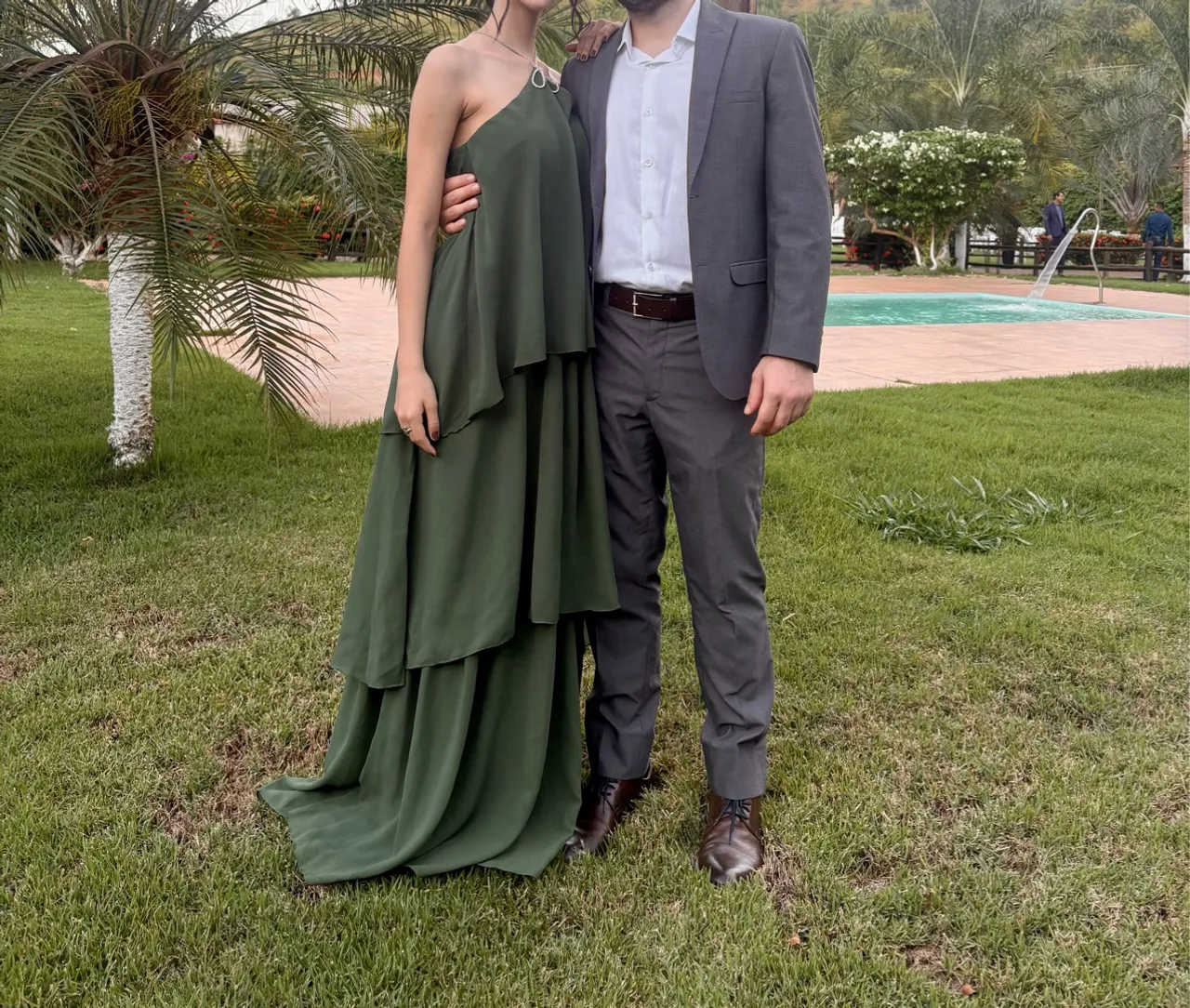 Vestido longo verde oliva