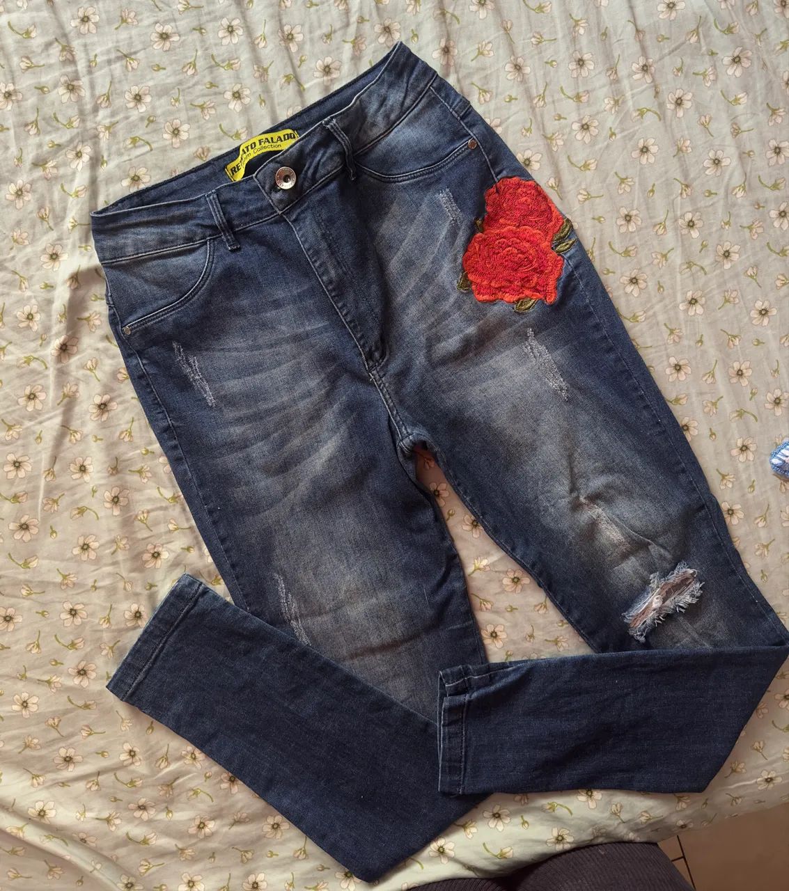 Calça jeans retrato falado 