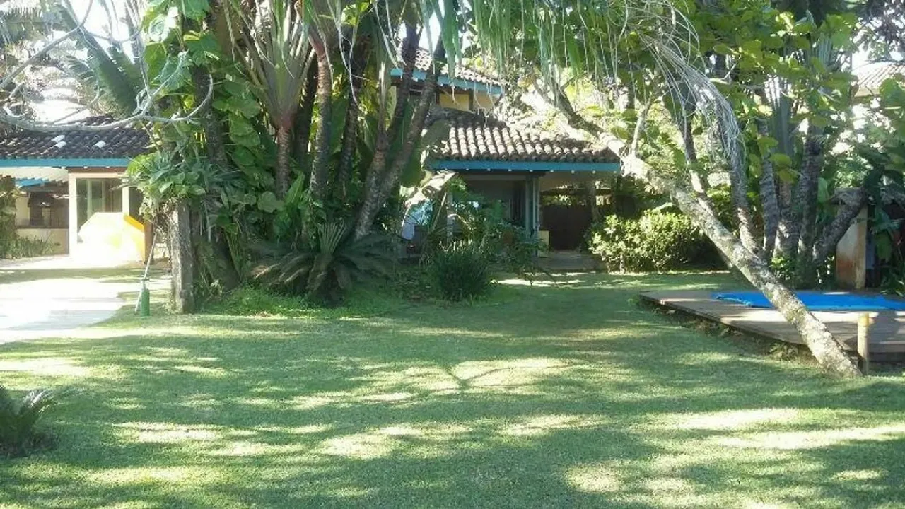 Sobrado em Estrada Patriarca Antônio José Marques - Camburi - São Sebastião/SP
