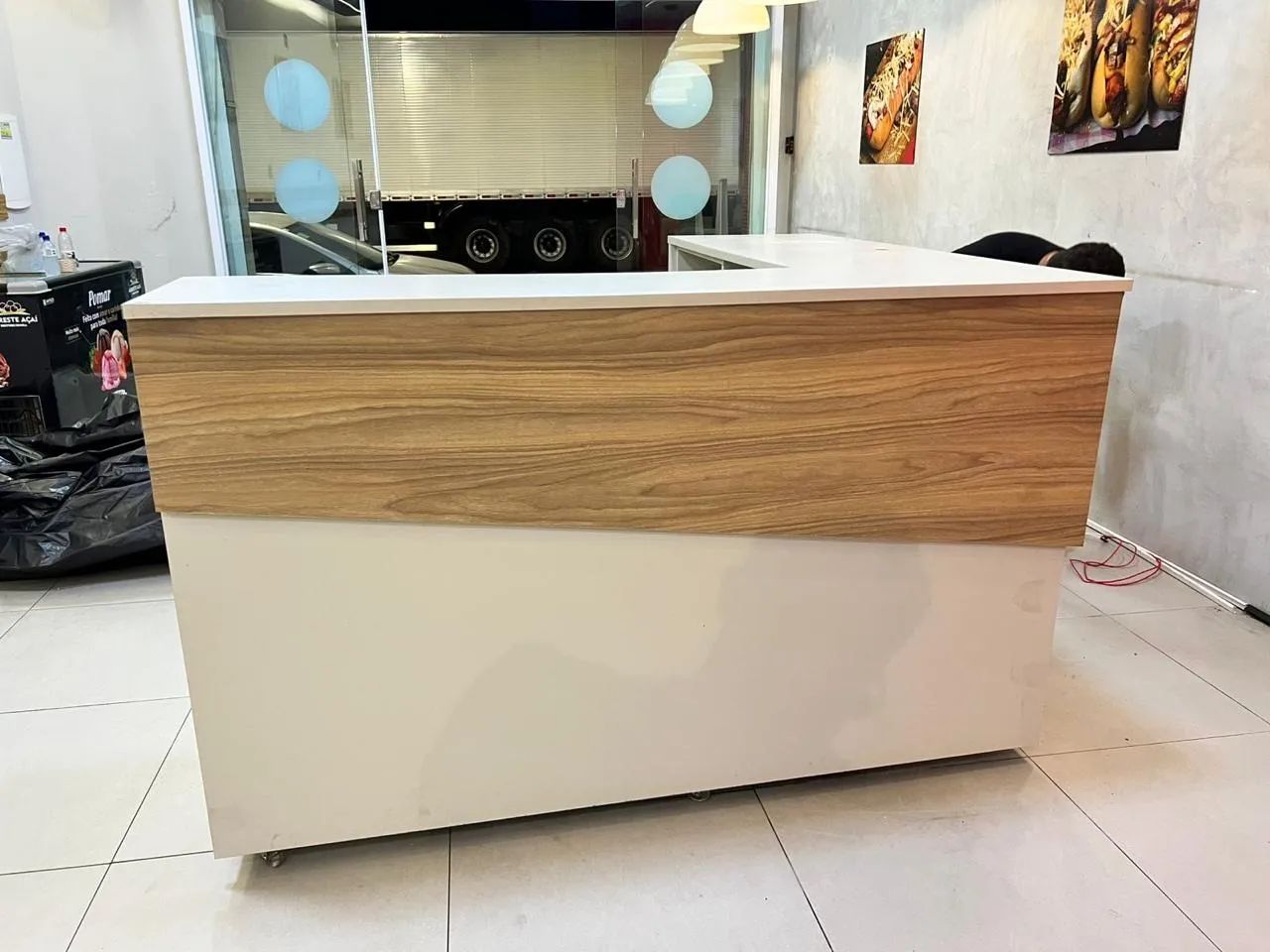 Balcão Caixa em Madeira Resistente  - Foto 3