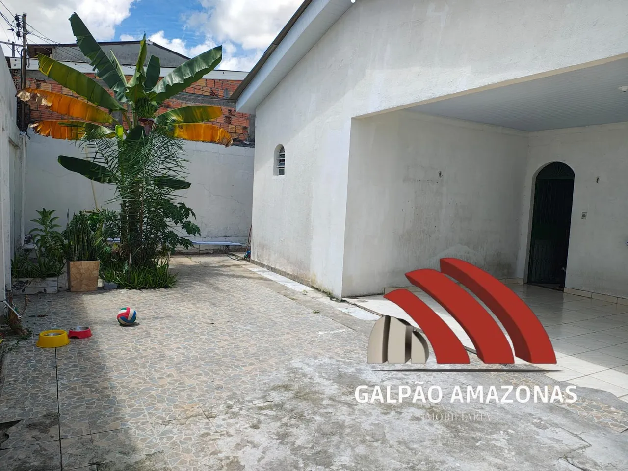 VENDE-SE UMA CASA NO CONJUNTO HILÉIA