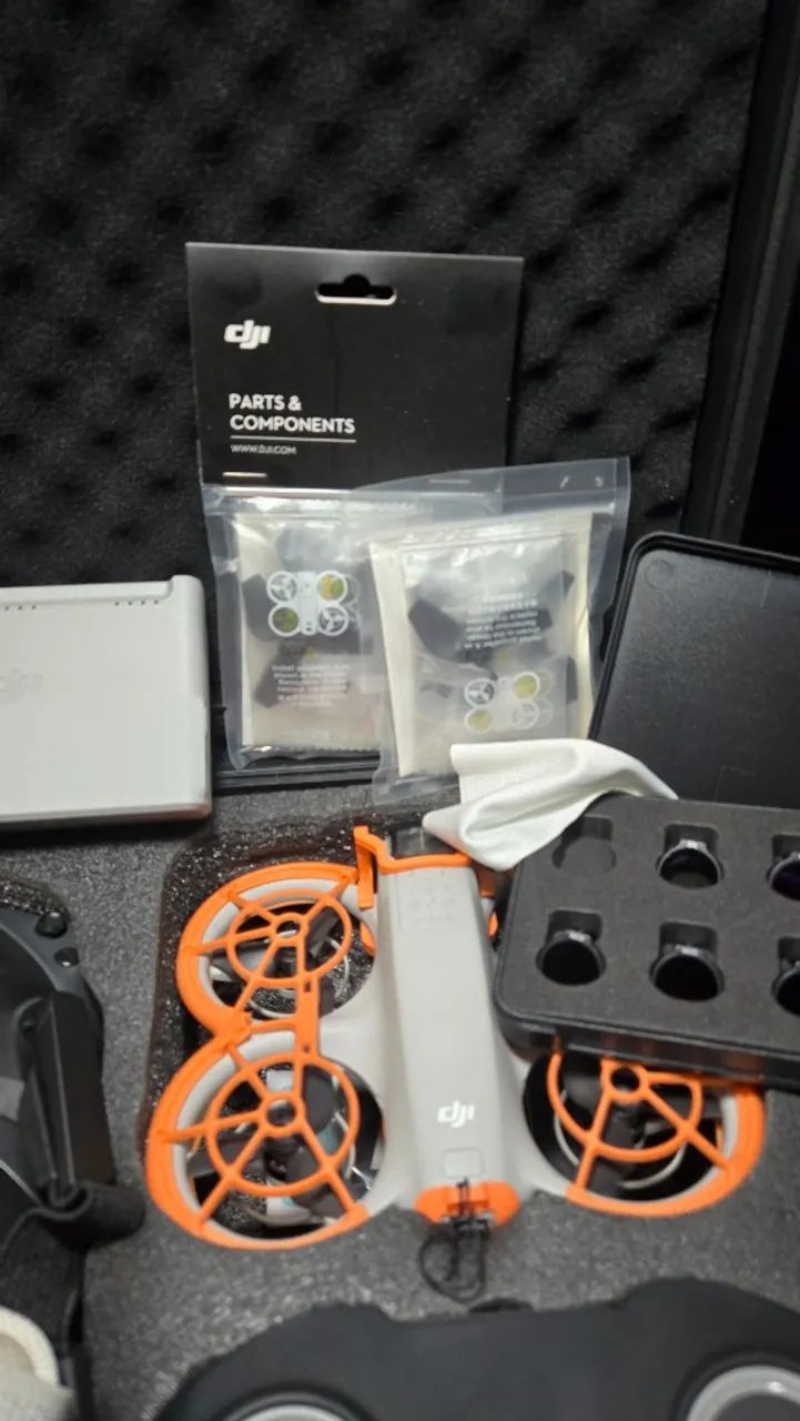 DJI Neo Fly More Explorer + RC FPV + case e extras
