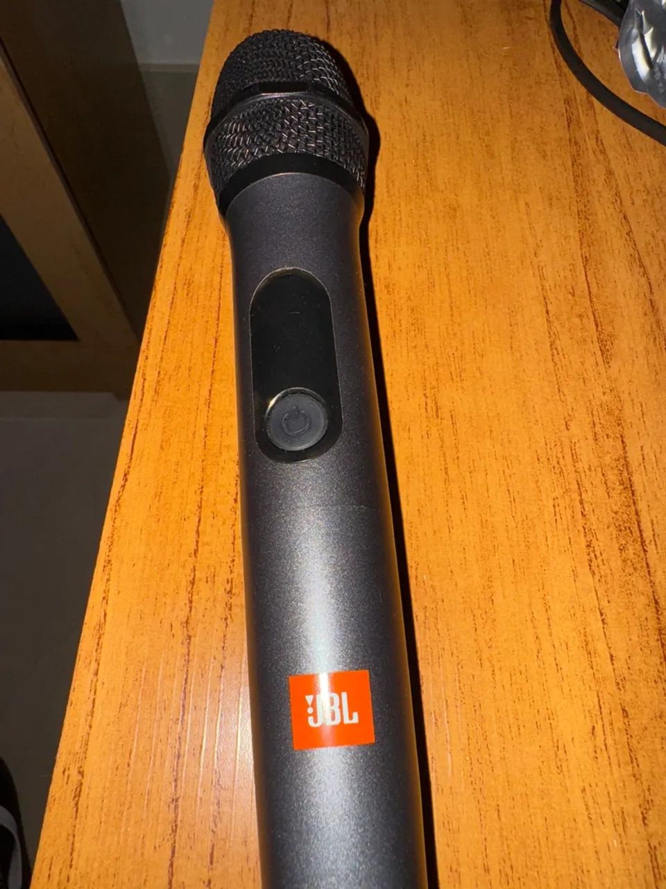 Microfone Sem Fio JBL, mais alça da própria caixa 