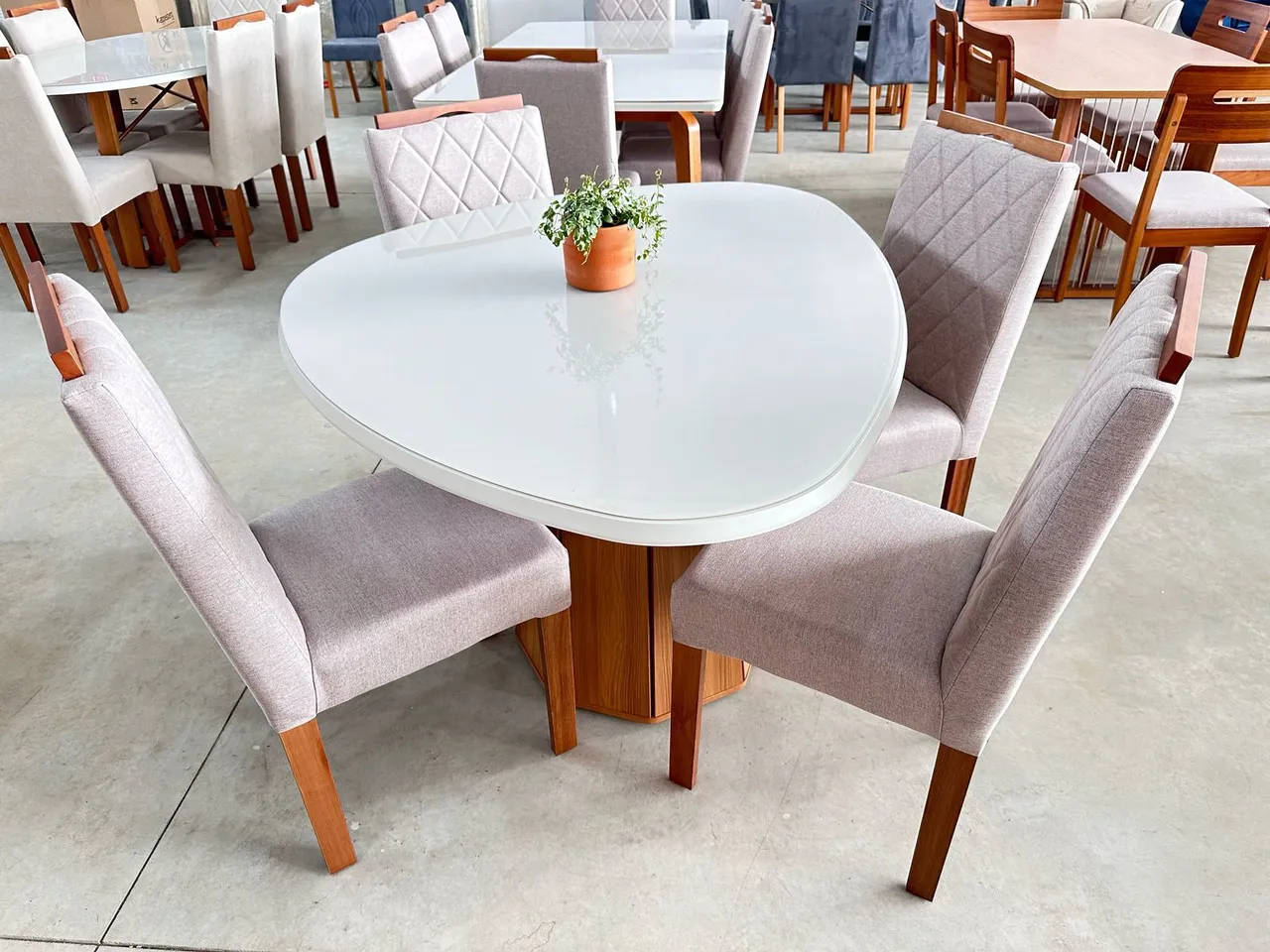 Mesa de Jantar Oval Branca 4 Cadeiras