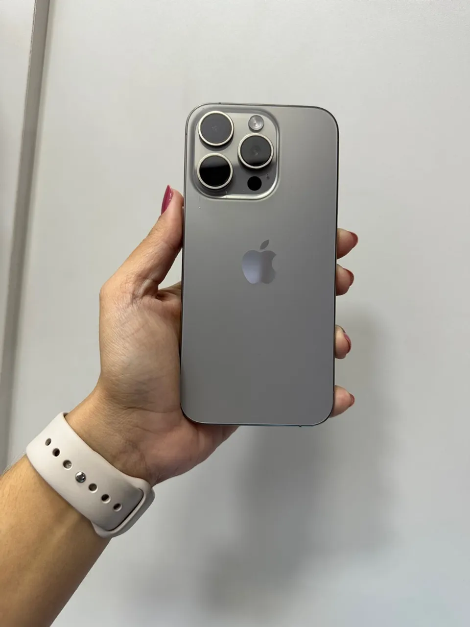 iPhone 15 Pro 128GB passo cartão