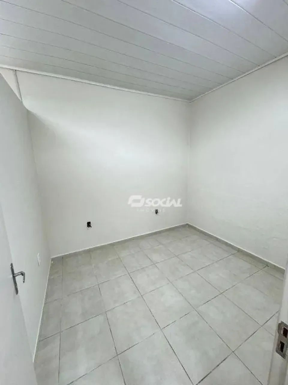 Sala ampla disponível para locação em ótima localização. Av. Carlos Gomes, B. São Cristóvã - Foto 9