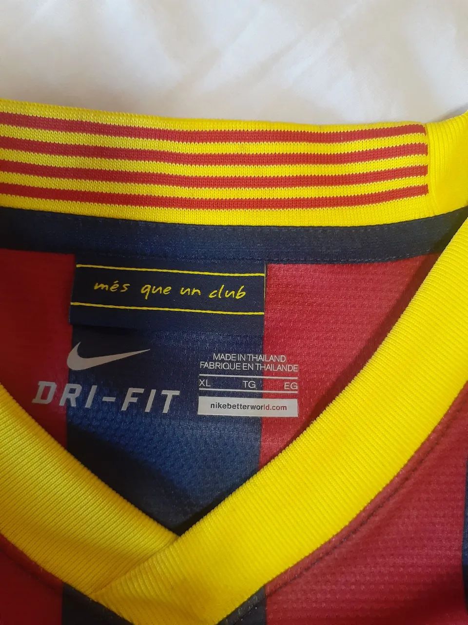 Vende-se uma camisa do Barcelona 