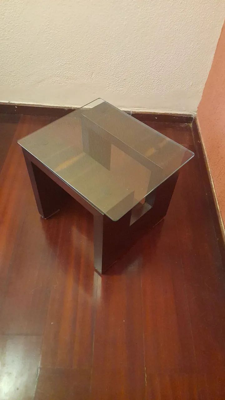 Mesa de centro em madeira maciça imbuia  com tampo de vidro - Foto 5