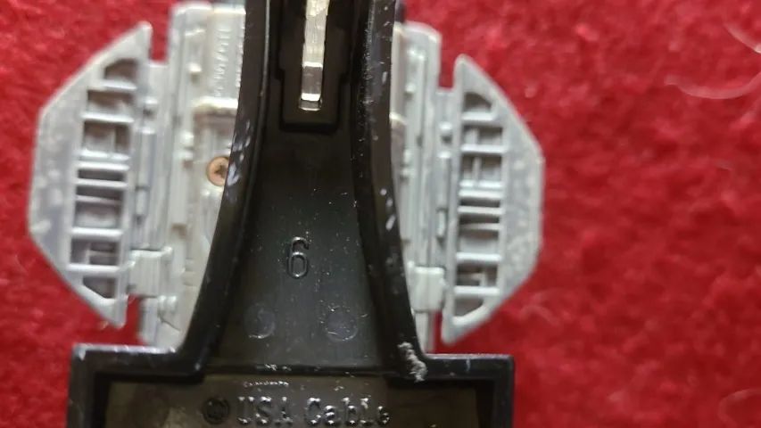 Miniatura Battlestar Galactica Titanium Die-Cast Classic Cylon Raider Hasbro original - Foto 2