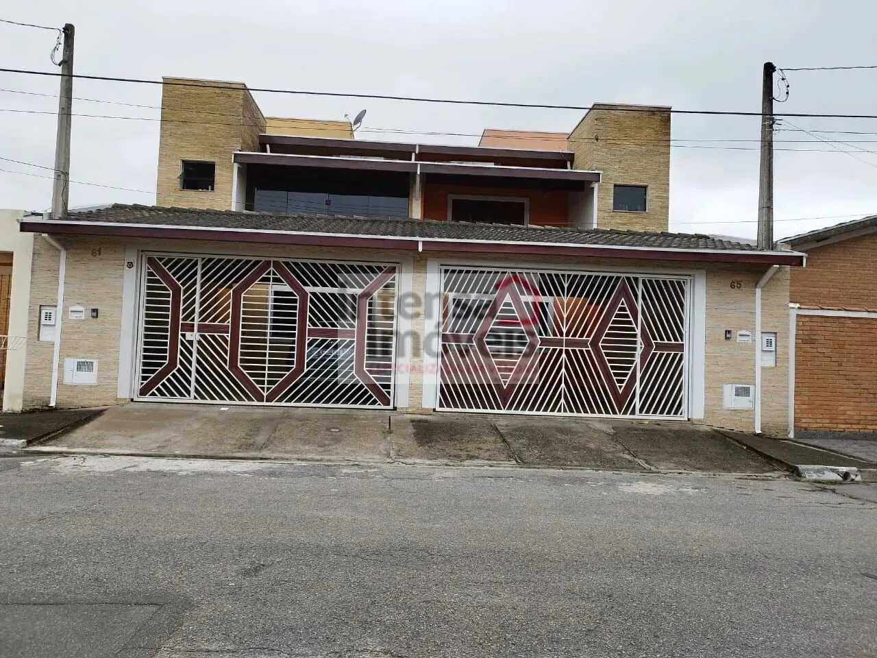 Sobrado à venda no bairro Alto do Cardoso - Pindamonhangaba/SP