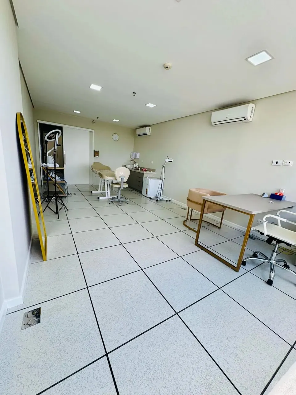 PALHANO BUSINESS - Sala Comercial de 45m² para Locação por R$ 3.100,00 - Gleba Palhano.