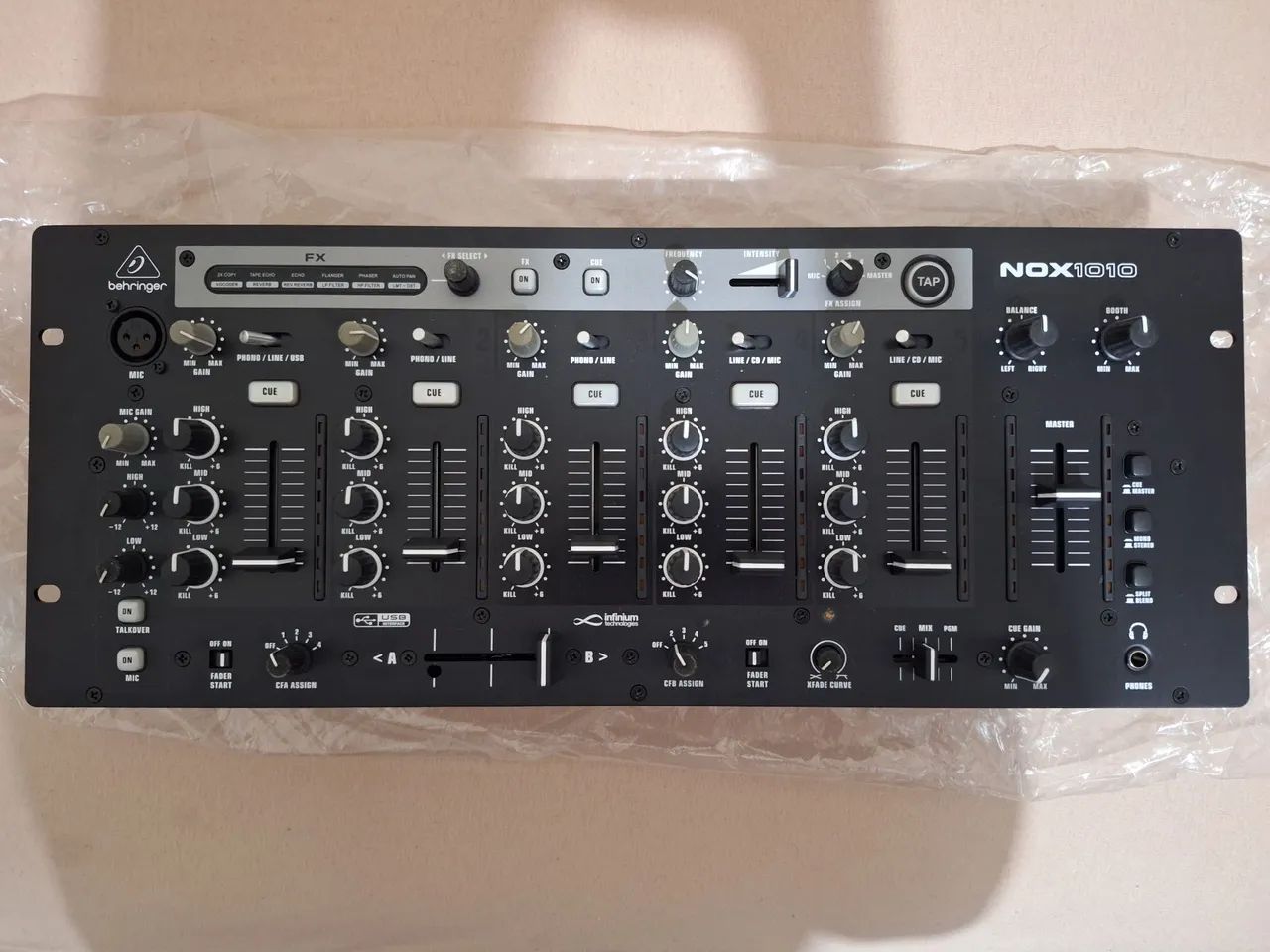 DJ Mixer Behringer Nox1010