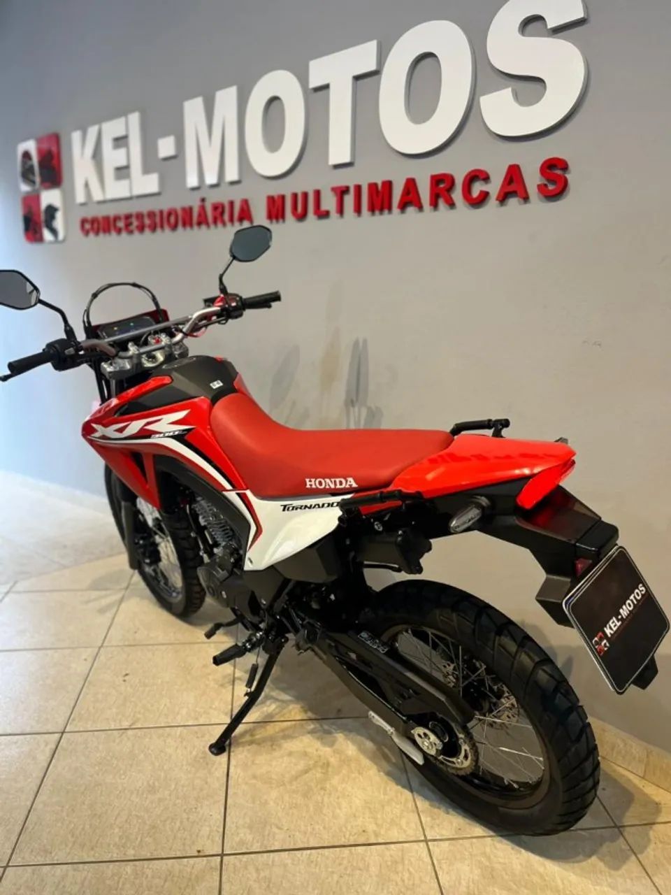XR TORNADO 300 - Foto 3