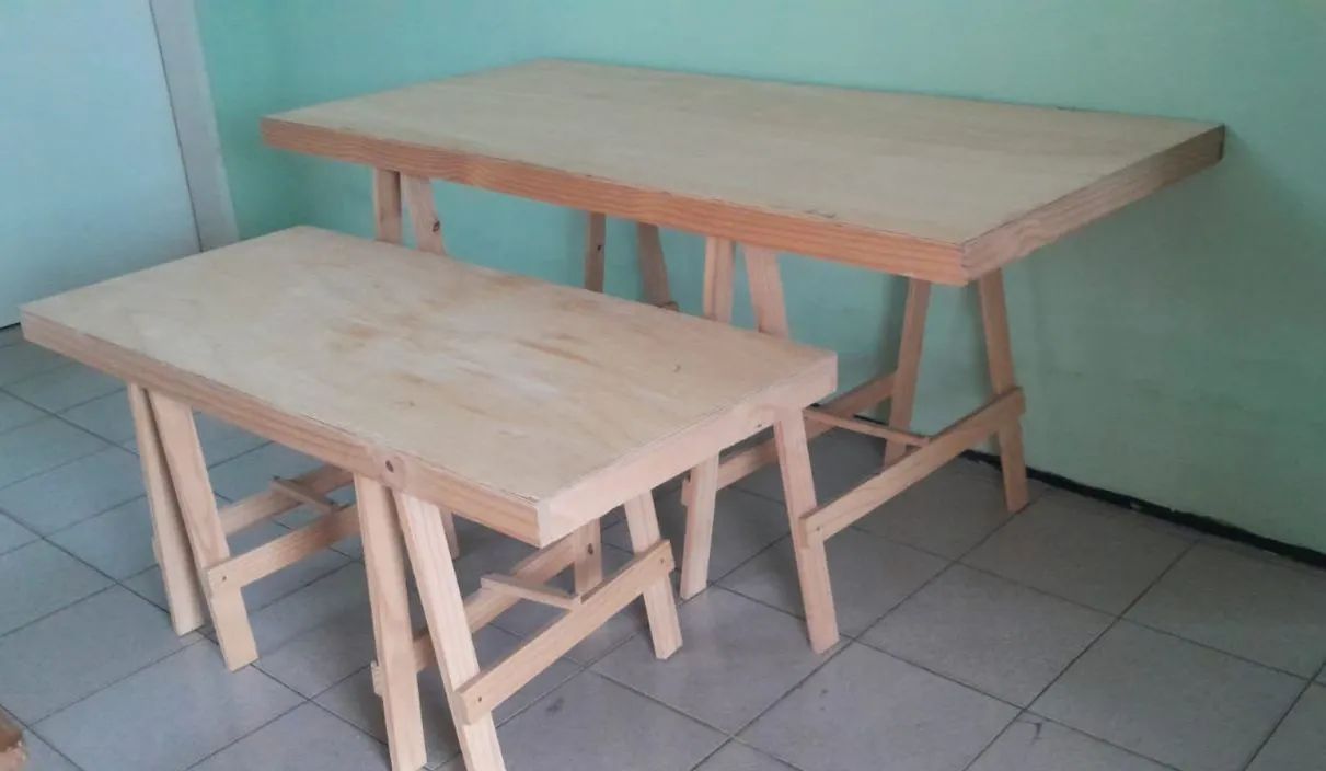 Mesa e Banco de Madeira