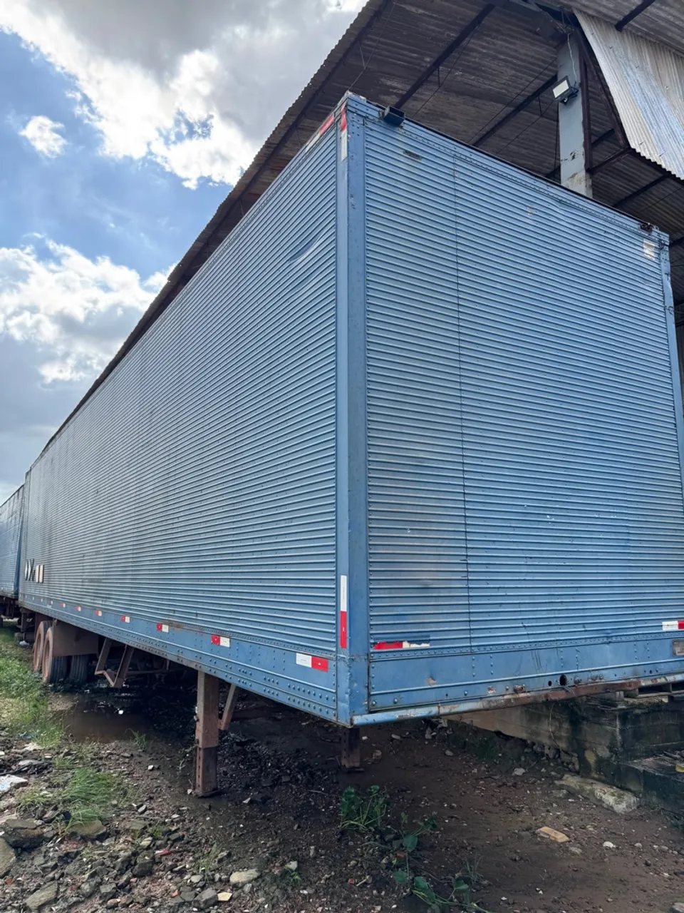 Carreta Baú Azul - Transporte de Cargas