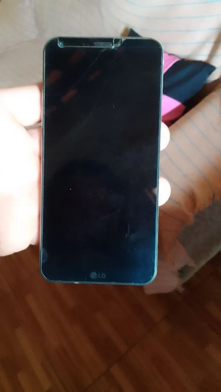 LG Q6 usado
