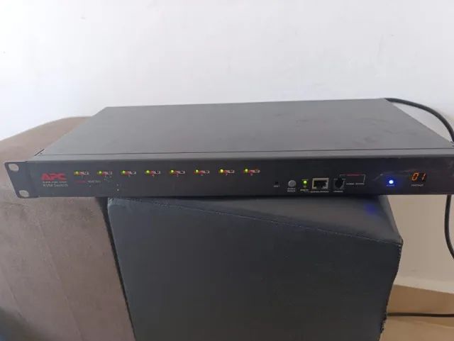 Apc Analog Kvm Switch 8-port Multi-platform Ap5201 (Usado) - Foto 5