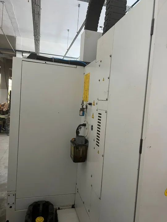 CENTRO DE USINAGEM VERTICAL ROMI - COM 4º EIXO - Foto 4