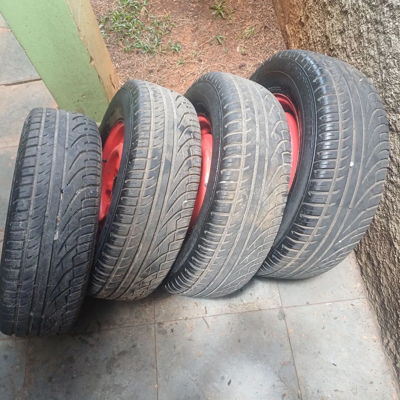 Jogo rodas opala com pneus 195/70/14 - Foto 5