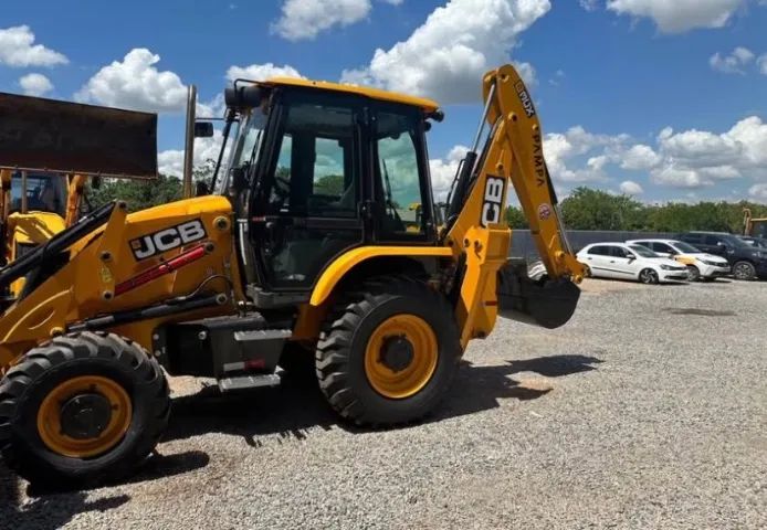 Retroescavadeira  - Foto 2