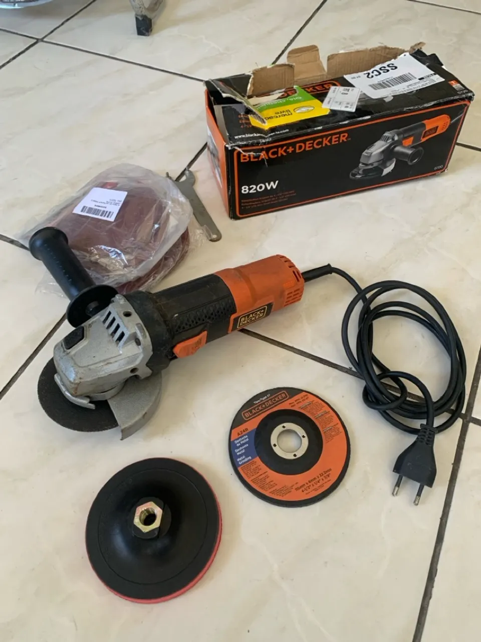 Esmerilhadeira Black+Decker 820W