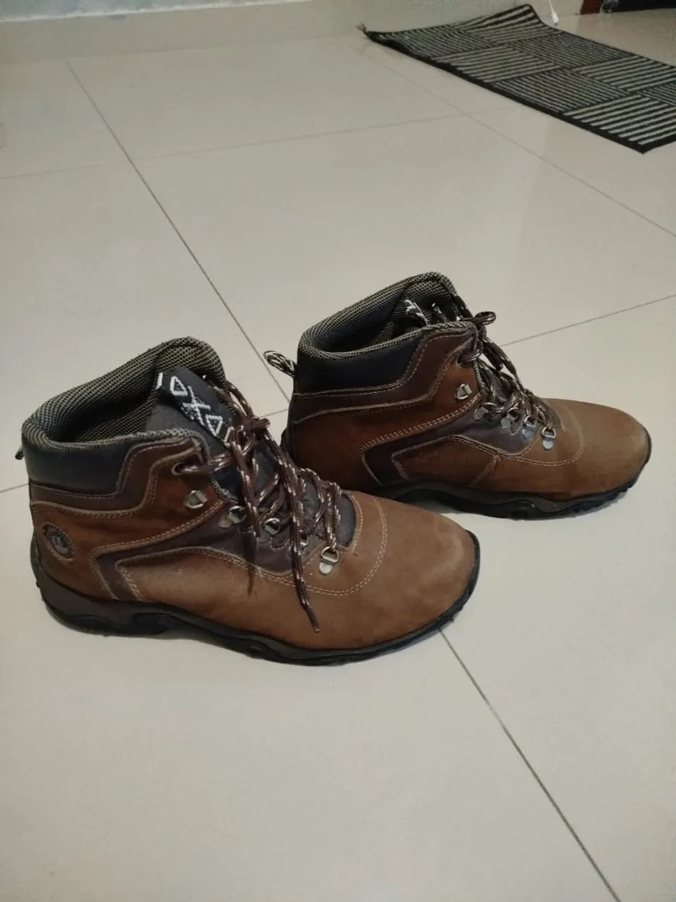 Botas de Couro Marrom