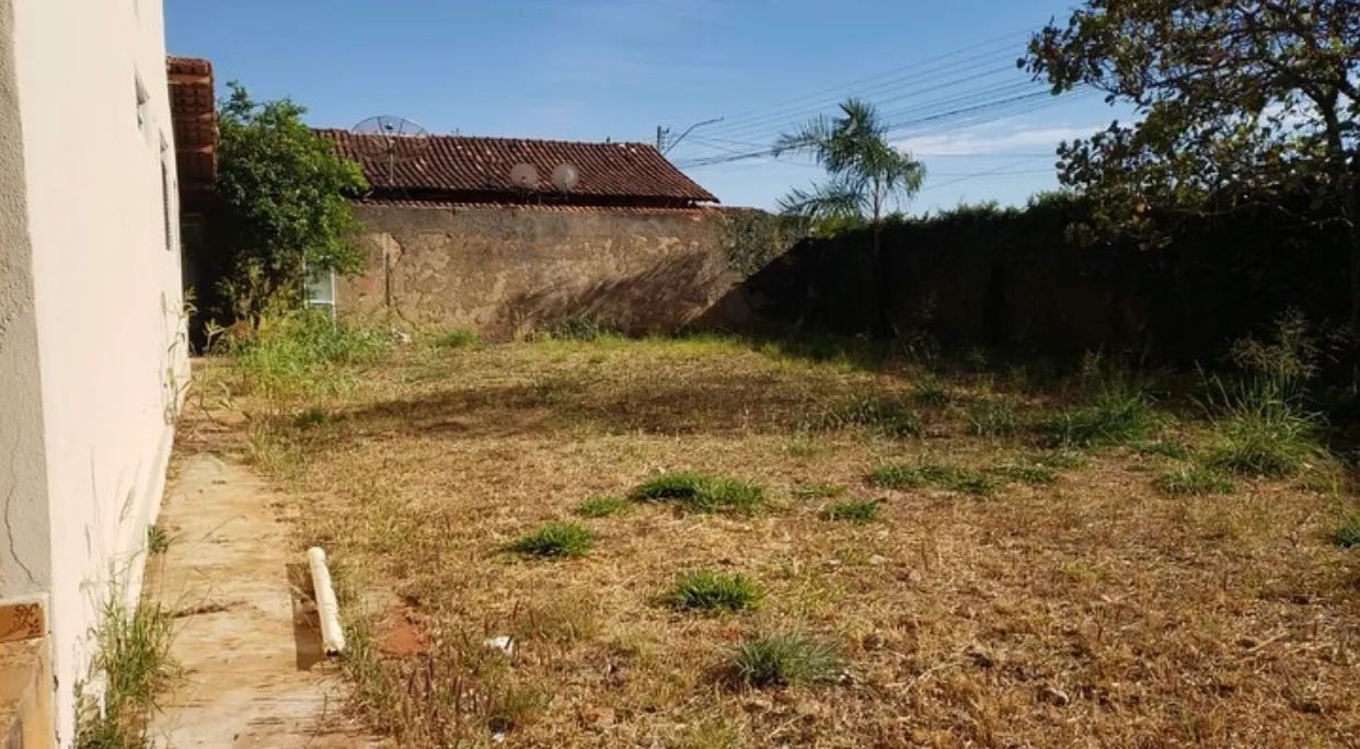 Casa a venda na cidade de Morrinhos no bairro setor aeroporto.. - Foto 2