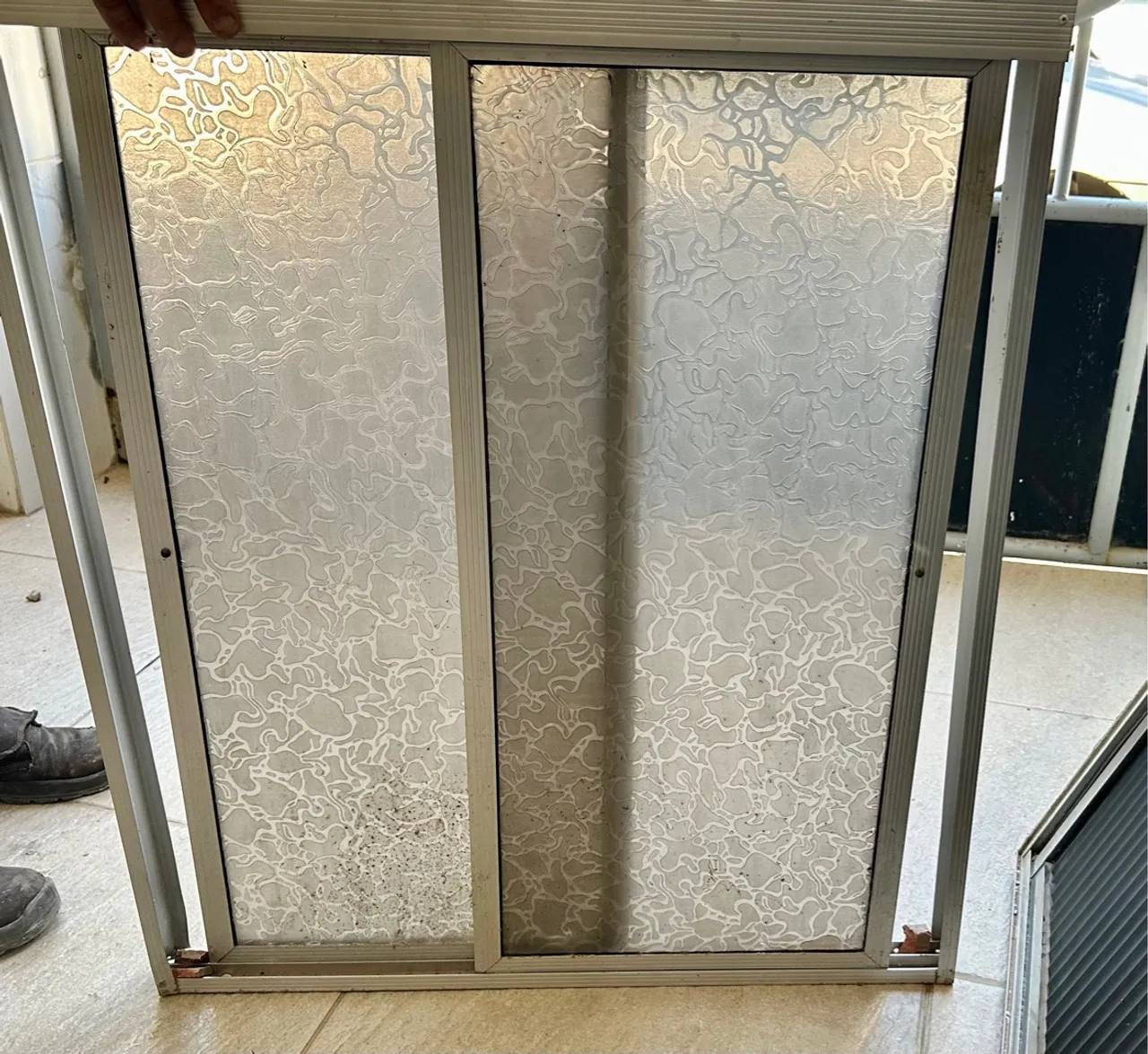 Porta de alumínio para vão de pia de cozinha