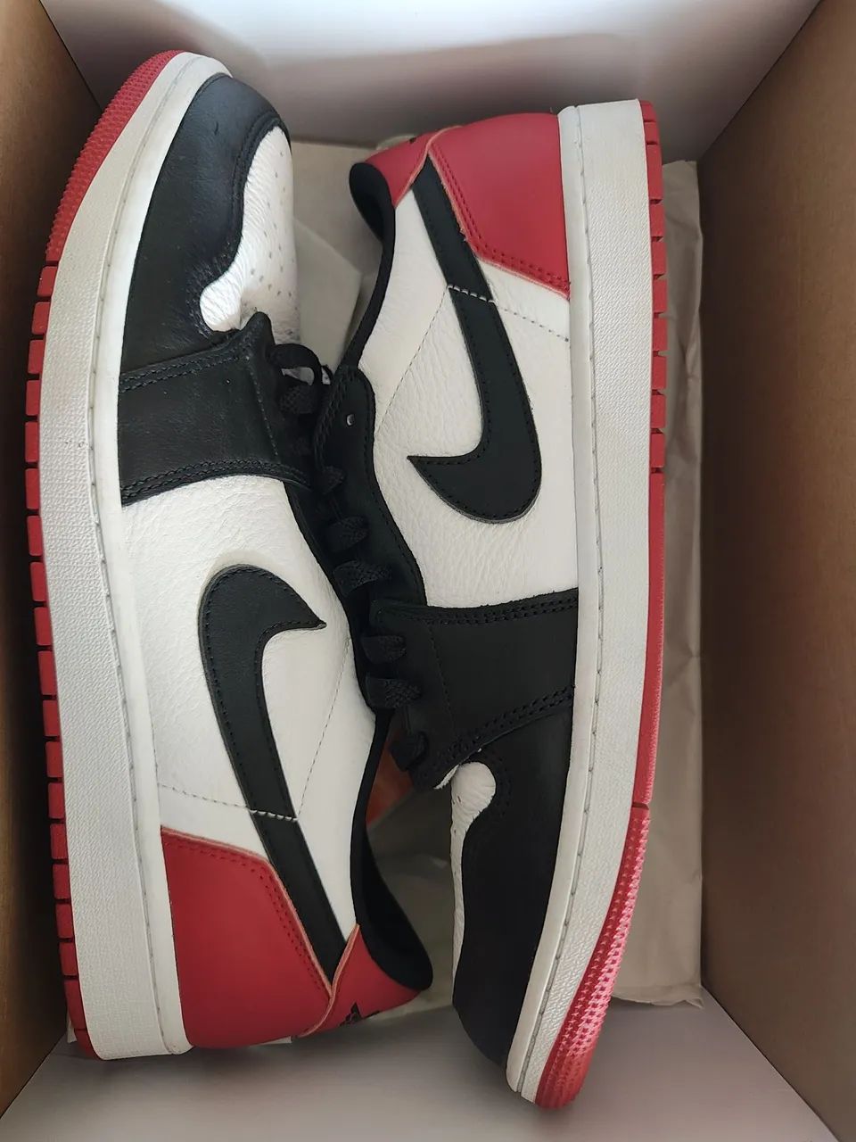 Tênis Nike Air Jordan 1 Low Retro  OG Chicago Black Toe - Foto 6