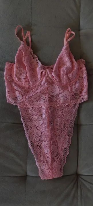 Body de renda rosa