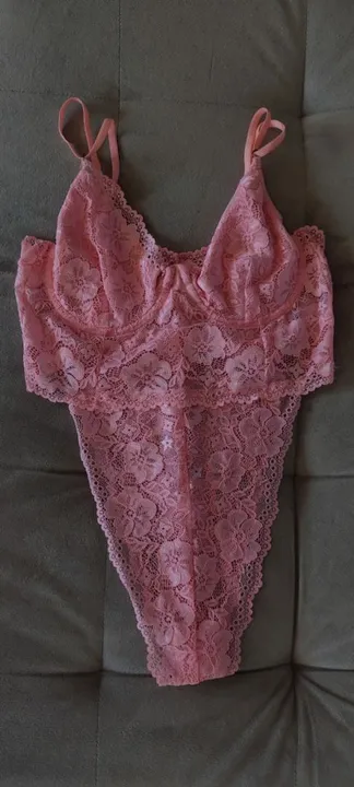 Body de renda rosa