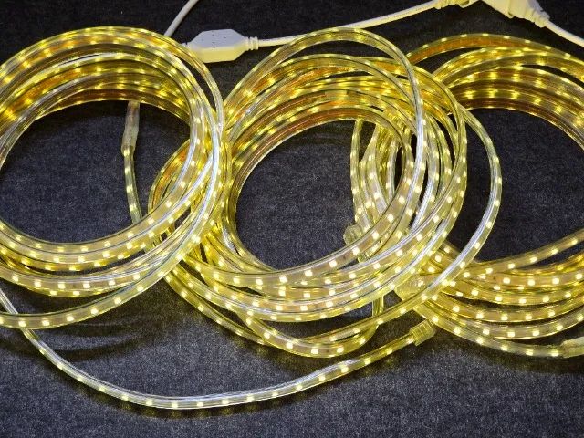 Fitas LED 5050 bivolt 110V 220V branco quente 5 metros com proteção resistente água - Foto 3