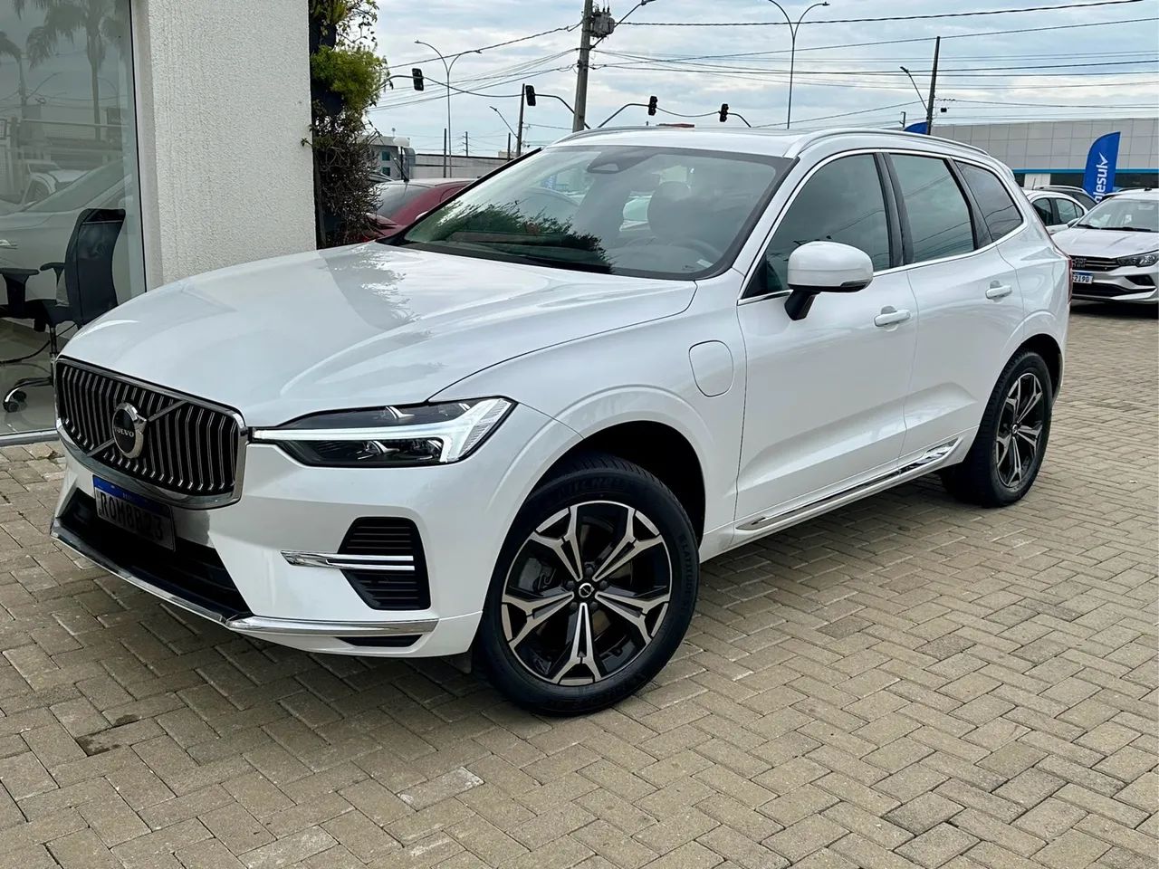 Volvo XC60 T-8 Hibrido 2.0 2022 com 31 mil quilômetros 