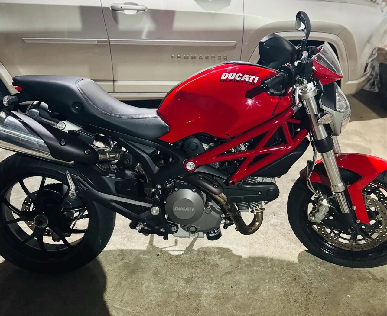 Ducati Monster 796 muito nova  - Foto 2