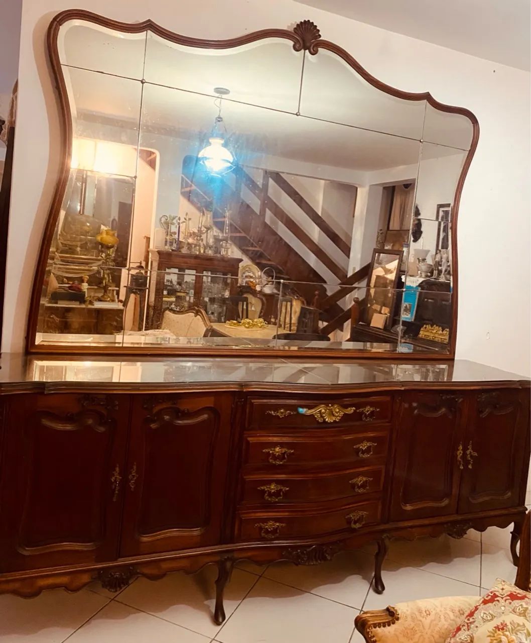Buffet Etagere Antigo com Espelho Bisotado - Imponente, Raro e Sofisticado - Foto 5