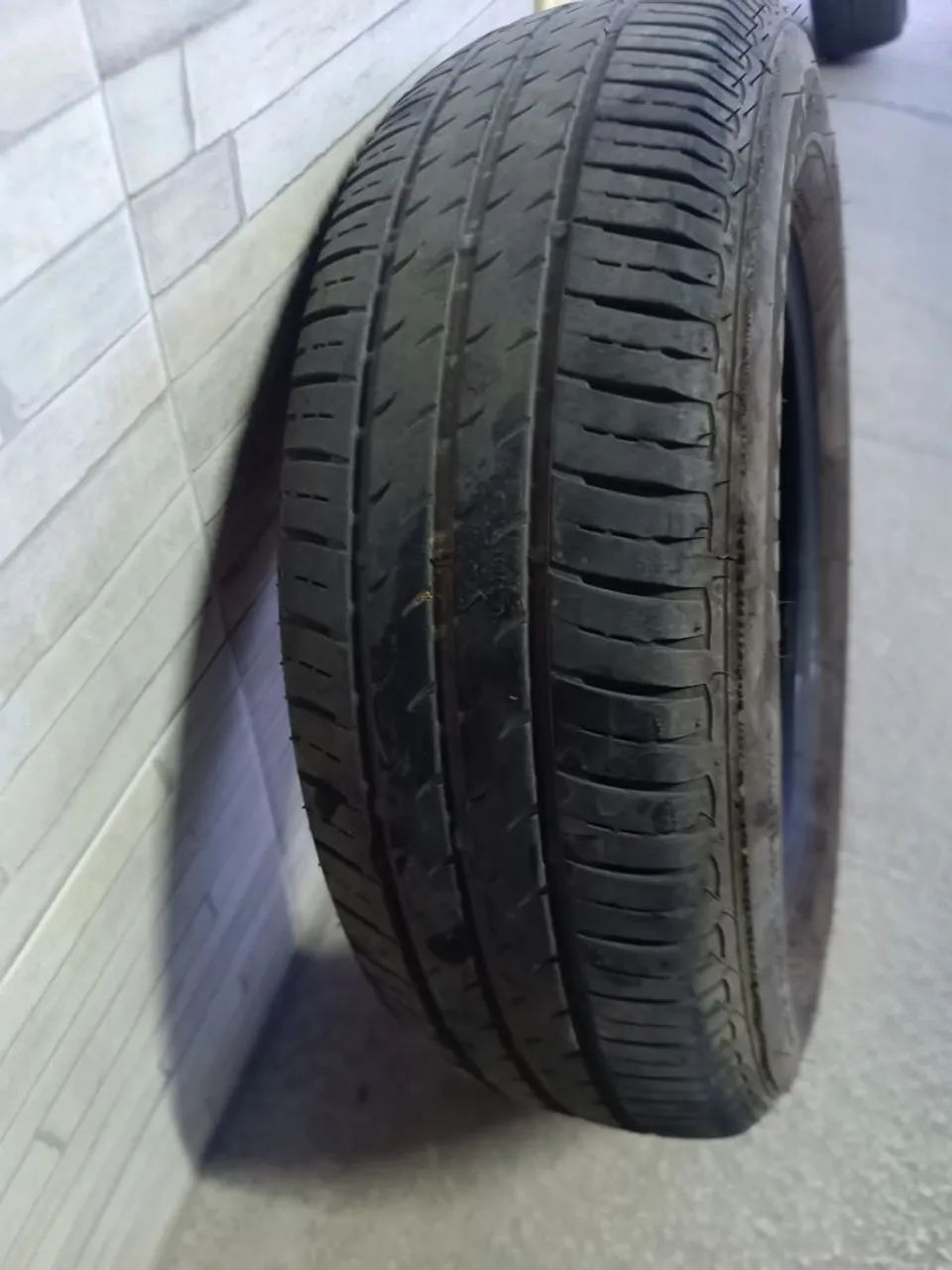 Pneu Pirelli aro 14 185/70 usado em bom estado - Foto 3