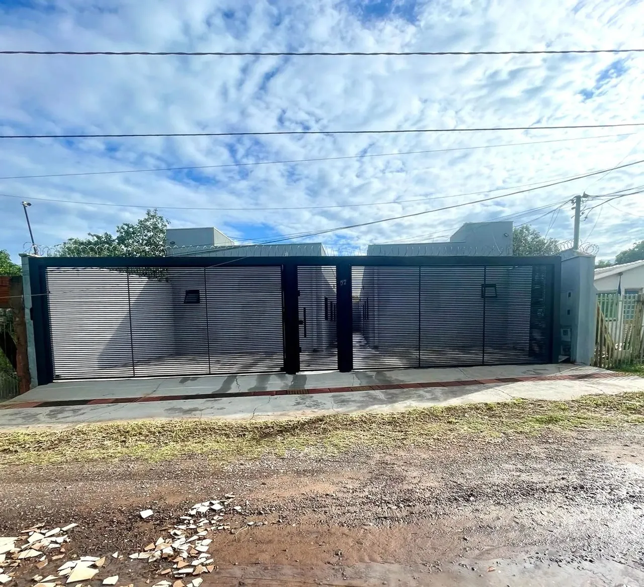 Aluguel de Casas no Mesmo Terreno Ótima Oportunidade bairro tiradentes!