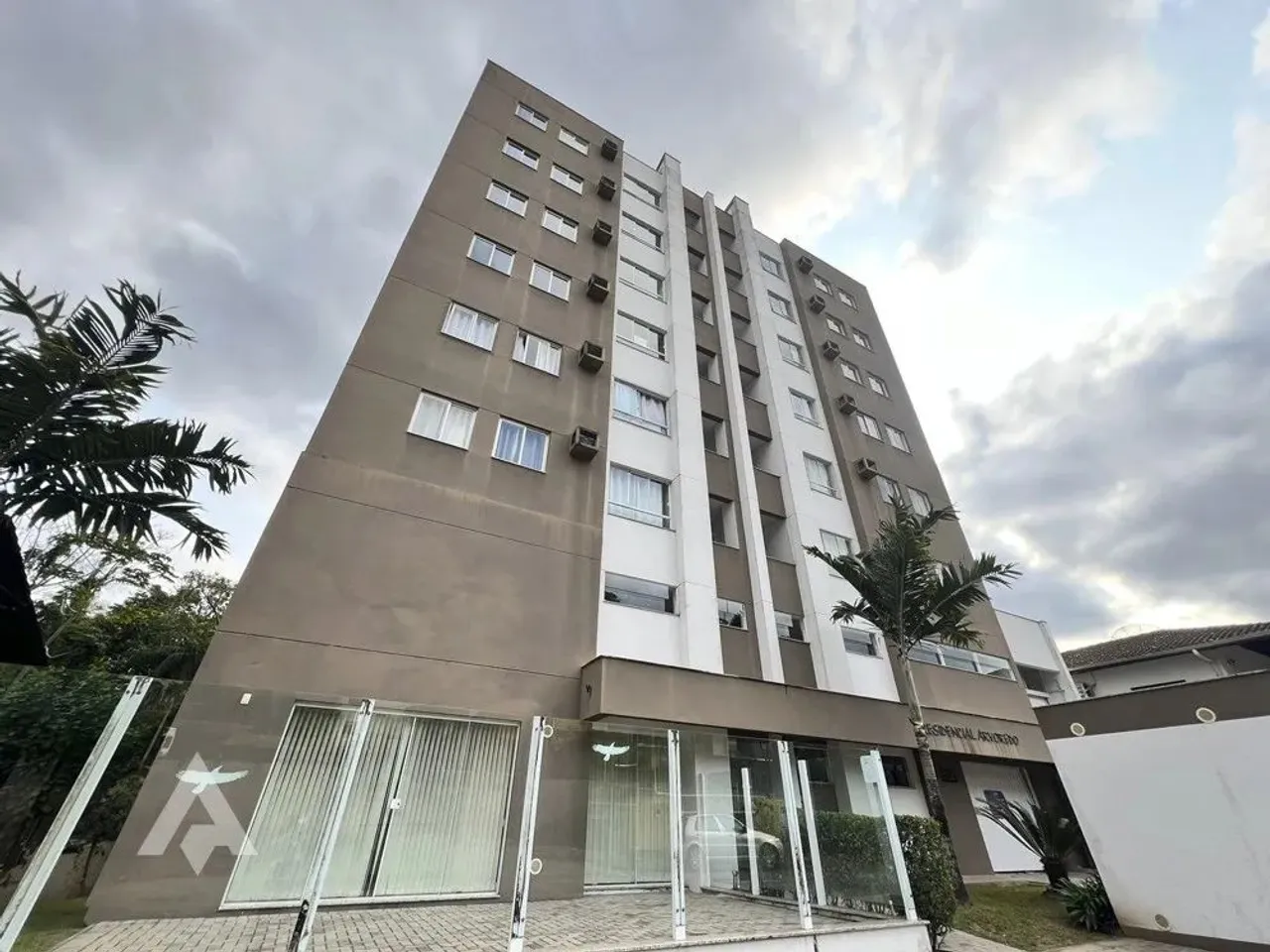 Apartamento semimobiliado com 3 dormitórios para locação no bairro Salto Weissbach!